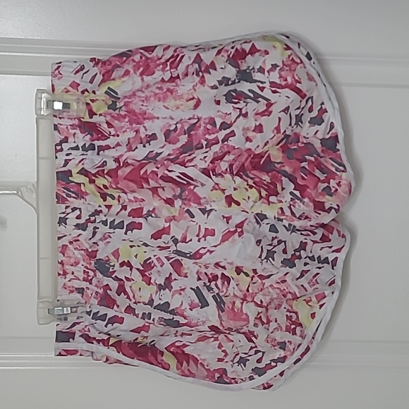 Calvin Klien M board shorts with draw string waist, side pockets - Picture 3 of 6